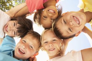 Difese immunitarie e bambini: quando ricorrere agli integratori